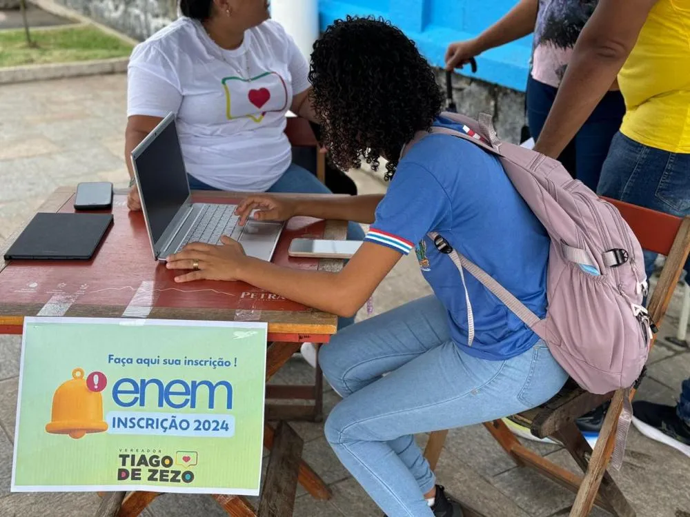  Vereador Tiago de Zezo monta "Tenda do Enem" para estimular inscrições em Mata de São João