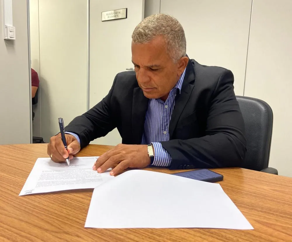 Bira oficializa pedido de doações de prédios do estado para construir creche e centro tecnológico