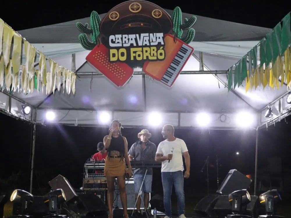 Caravana do Forró anima a comunidade do JK em Mata de São João
