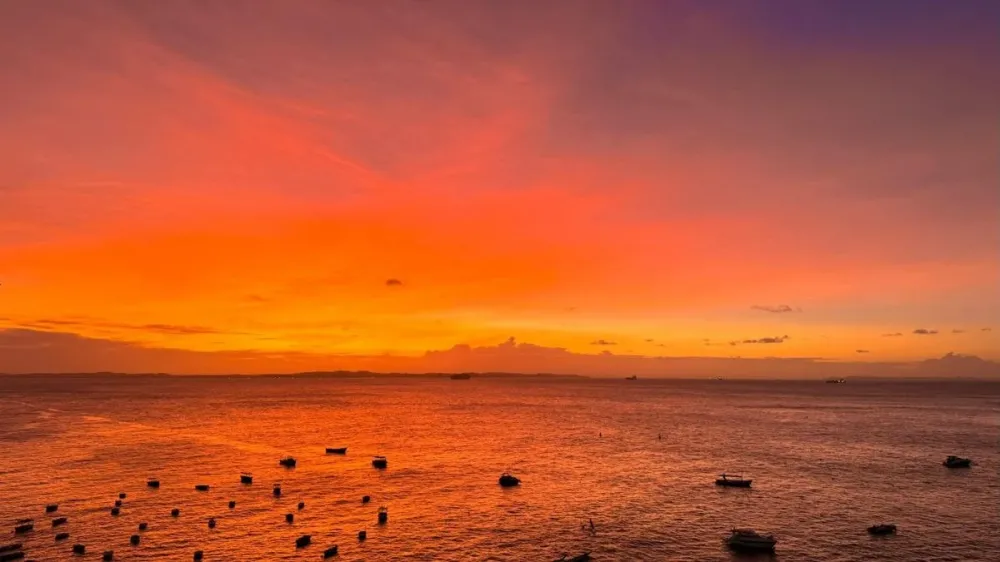 Pôr do Sol em Salvador chama atenção e viraliza nas redes sociais