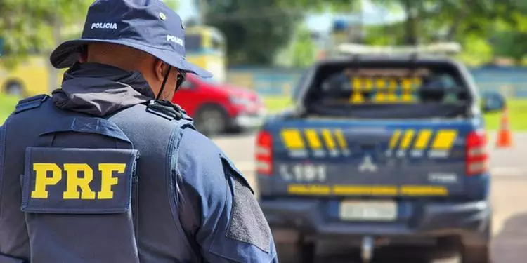 Homem procurado por homicídio qualificado é preso em blitz em Salvador