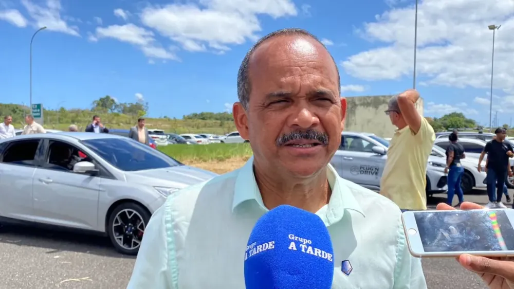 Prefeito de Camaçari enfrenta problema na turbina de avião em viagem à Brasília