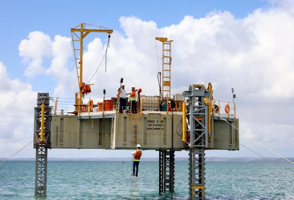Sondagem em águas rasas para construção da Ponte Salvador-Itaparica é iniciada