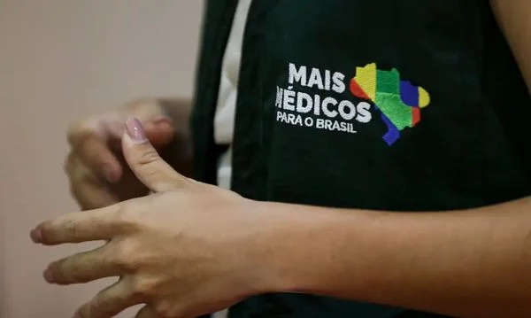 Com novo reajuste de 8,4% na bolsa do Mais Médicos, profissionais têm aumento de R$ 900