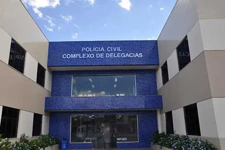 Mulher é presa suspeita de mandar matar 3 homens na frente de mercado