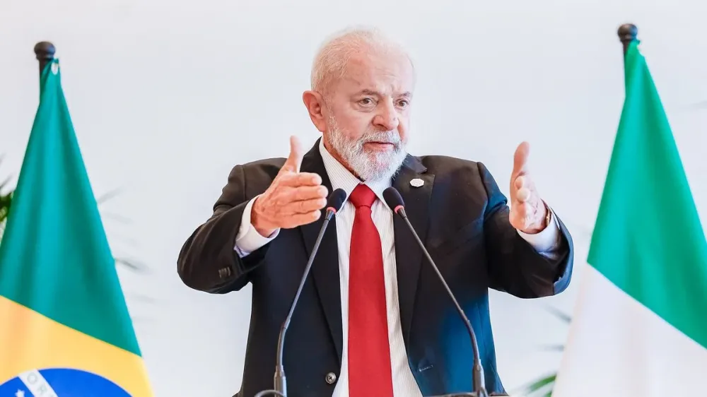 Lula se reúne com ministros em meio a pressão por revisão de gastos
