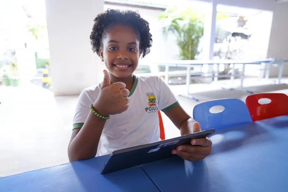 Prefeitura entrega tablets Educa Mais com Tecnologias