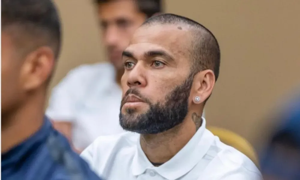 Daniel Alves faz acordo para pagar dívida de banco milionária 