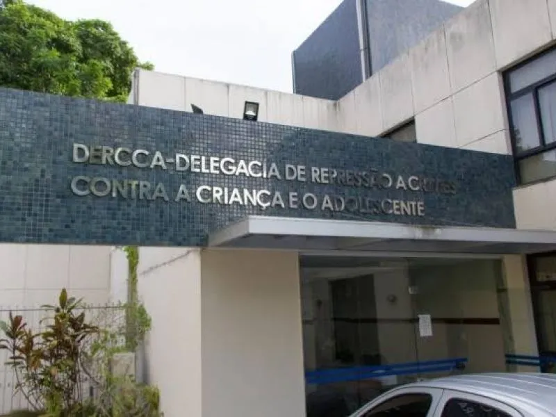 Homem é preso por ameaçar matar o filho de seis meses