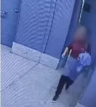 Mãe mata filha recém-nascida com fita adesiva e câmeras registraram a cena