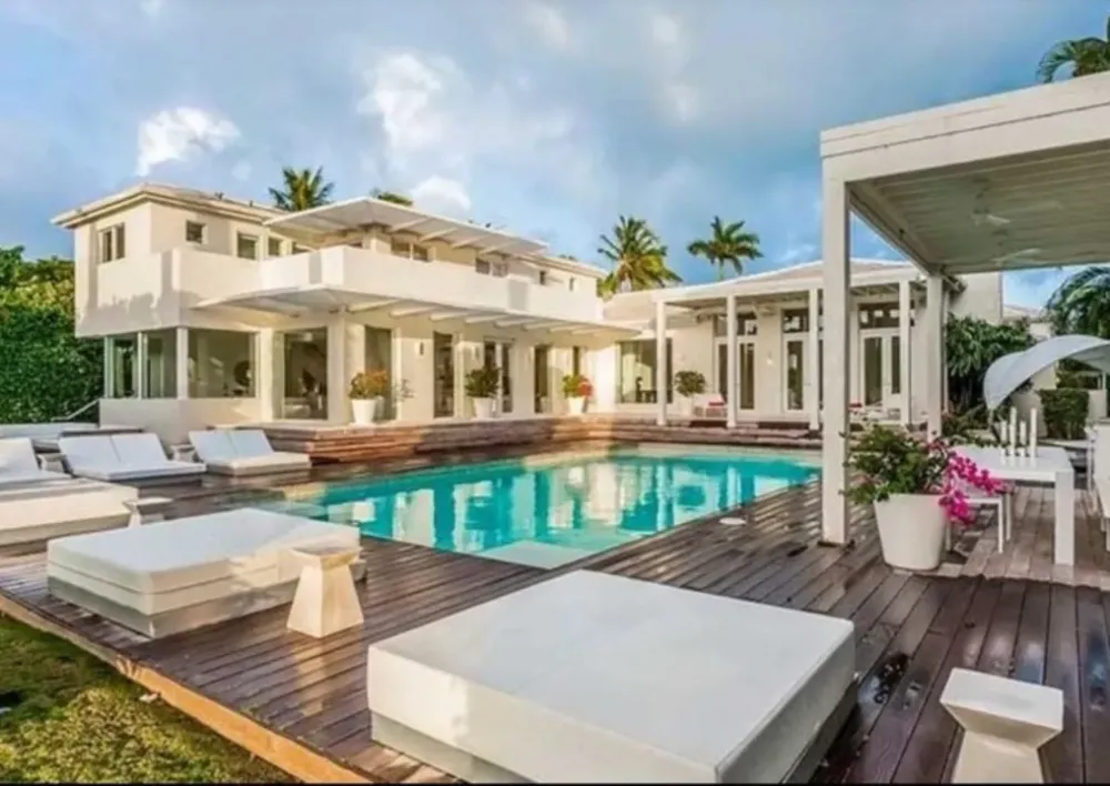  Shakira não consegue vender mansão em Miami por sério problema