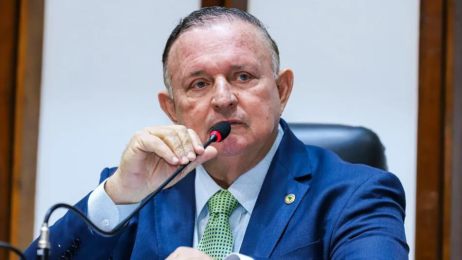 Presidente da ALBA Adolfo Menezes ajuíza queixa crime contra prefeito de Brumado