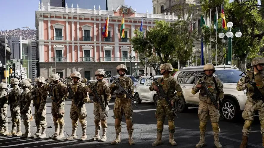 Militares tentam dar golpe de Estado na Bolívia e invadem palácio presidencial, mas ato fracassa