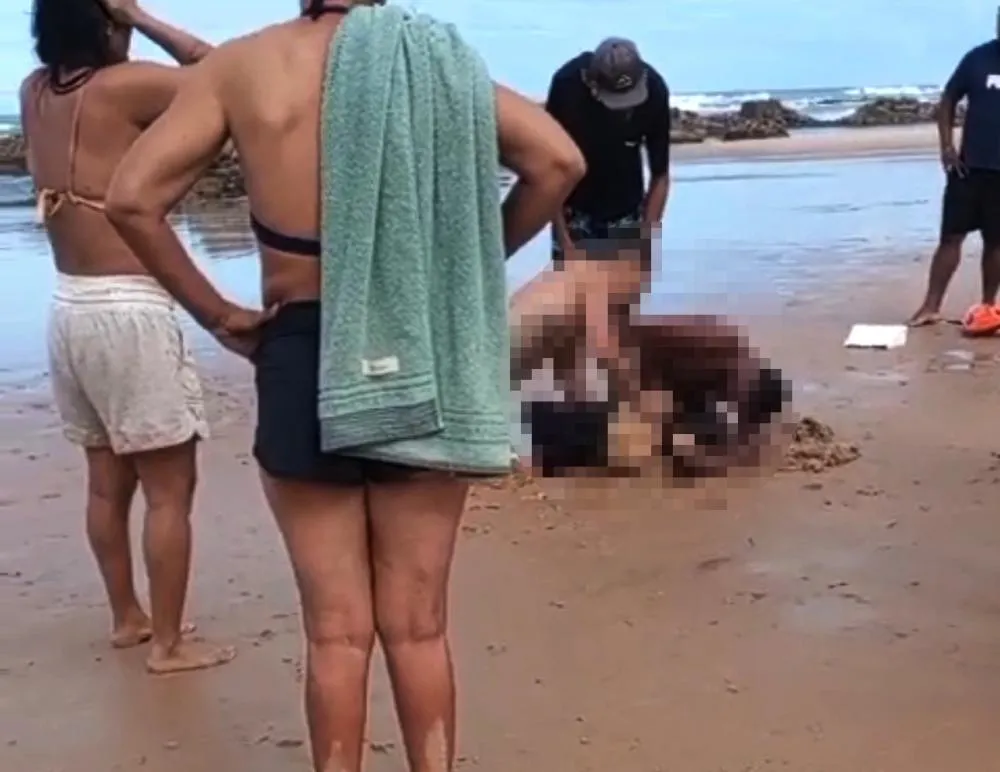 Adolescente de 12 anos está em estado grave após afogamento na Praia de Santo Antônio