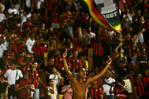 Fluminense x Vitória: veja onde assistir, escalações e arbitragem