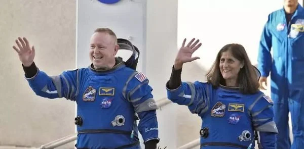 Falha em cápsula deixa astronautas sem data de retorno à Terra