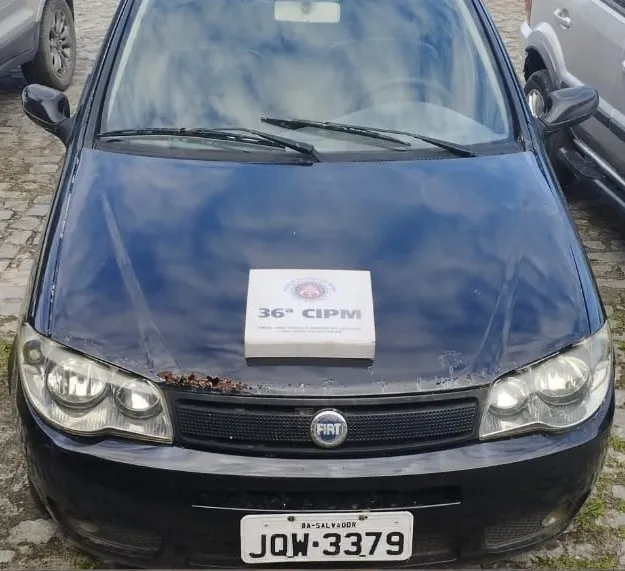 PM recupera carro com restrição de roubo no centro da cidade