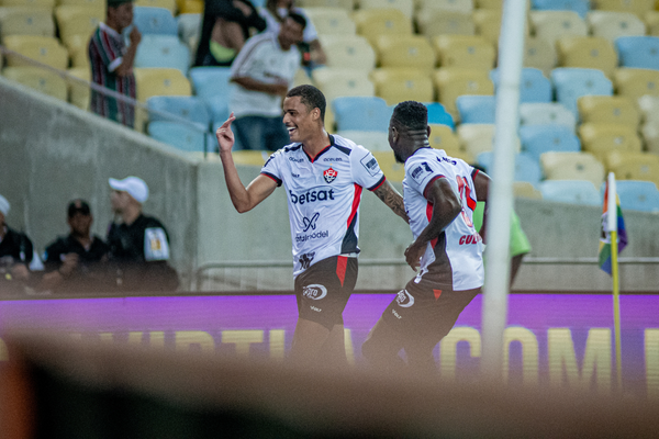 Com gol no fim, Vitória vence o Fluminense e sai novamente da zona de rebaixamento