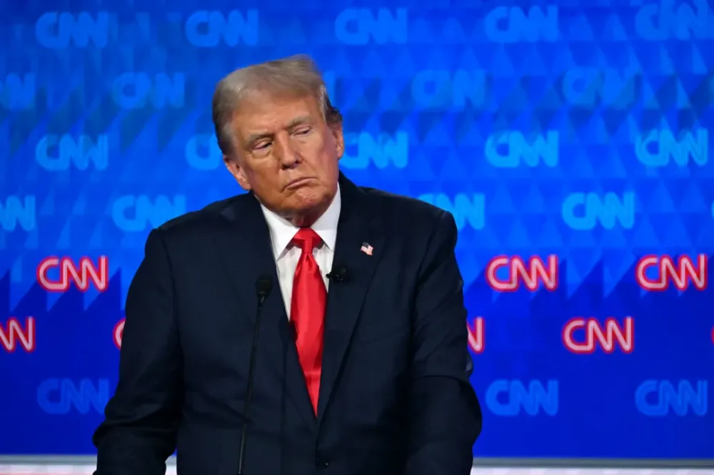Primeiro debate nos EUA mostra Biden hesitante e Trump contundente