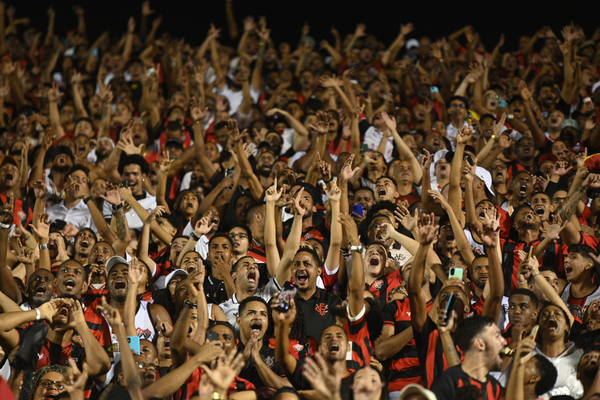 Vitória X Athletico-PR: veja onde assistir, escalações e arbitragem