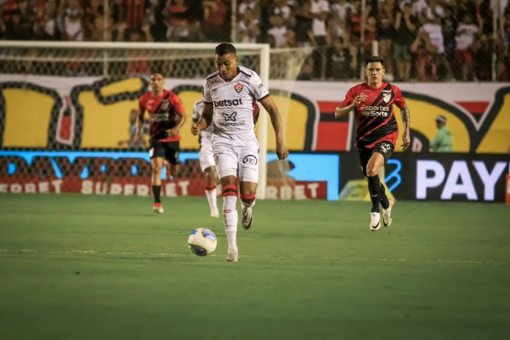 Vitória é derrotado pelo Athletico-PR e perde chance de se distanciar da zona