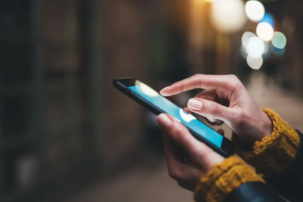 Uso inadequado de smartphone prejudica punhos e polegares