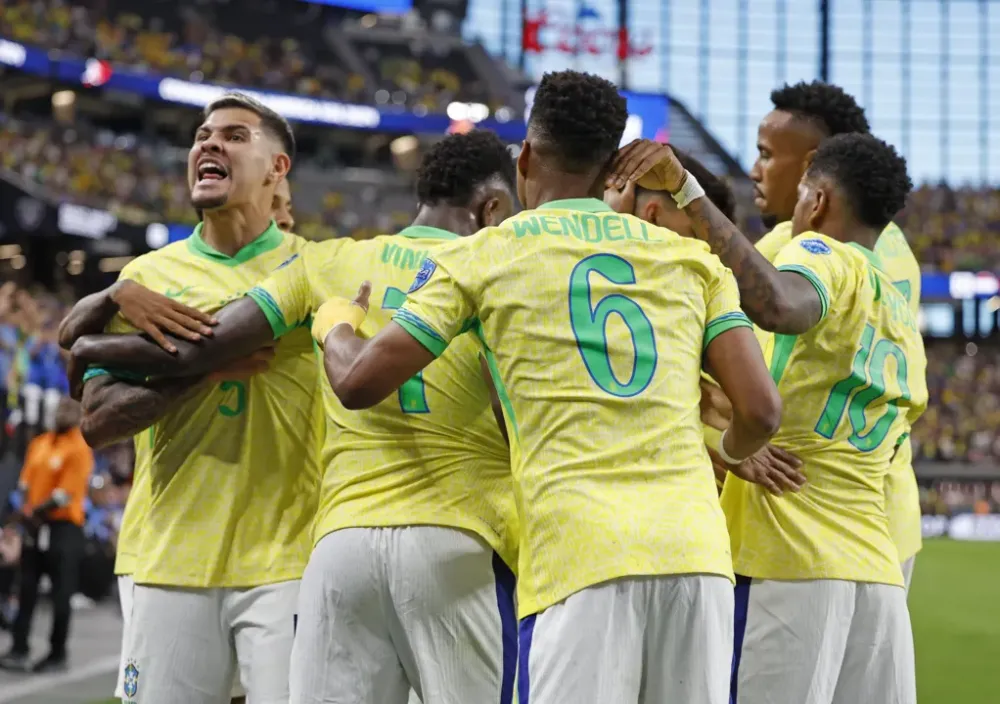 Brasil sai na frente, mas cede empate contra a Colômbia