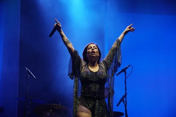 Pitty passa por cirurgia de emergência e cancela shows