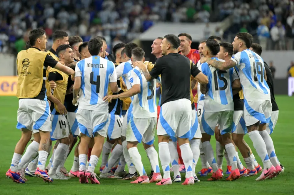 Argentina sofre, mas vence Equador e vai às semis da Copa América
