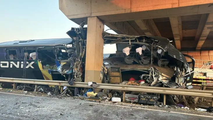 Acidente com ônibus deixa ao menos 10 mortos em rodovia no interior de SP