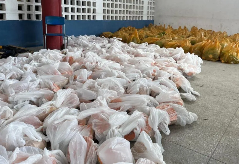 Prefeitura de Dias d’Ávila distribui 4 toneladas de alimentos frescos para famílias vulneráveis