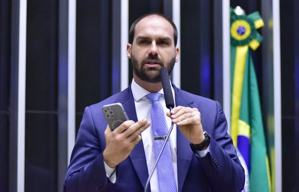 ‘Nós voltaremos ao poder’, diz Eduardo Bolsonaro