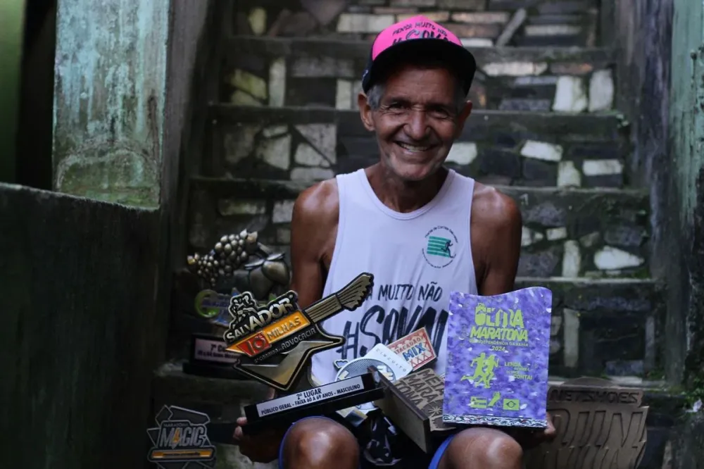 Atleta de 63 anos corre 122 km e ganha Ultramaratona em Salvador