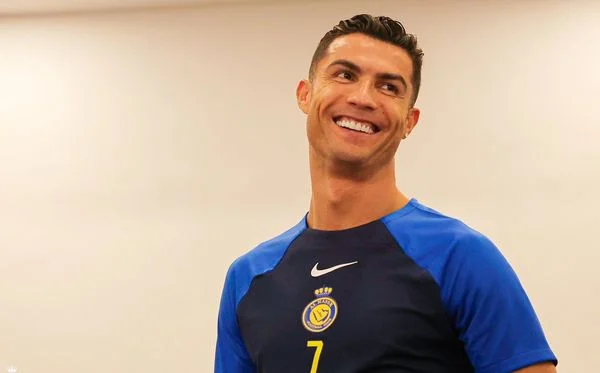 Sonho de atuar ao lado do filho faz Cristiano Ronaldo adiar aposentadoria, diz ex-jogador