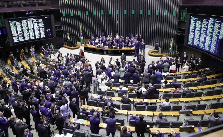 Confira quem são os deputados que votaram contra a isenção para carnes