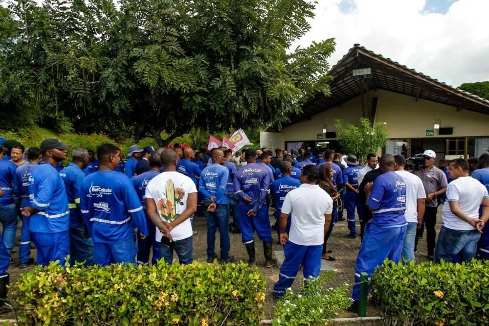 'Tomou tiro pelas costas': familiares e colegas acusam PM pela morte de terceirizado da Embasa