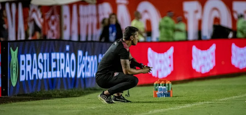 Carpini lamenta derrota e critica decisões da arbitragem: "Interferiu no resultado"