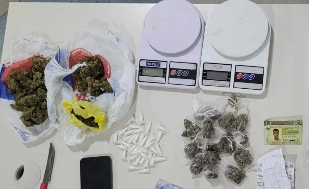 Policiais militares do 12° BPM, prendem homem com drogas e arma branca no Ficam