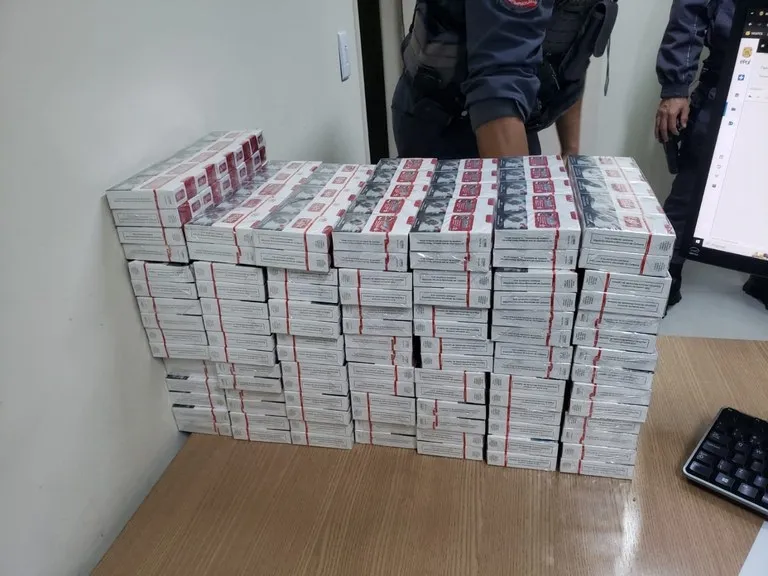 PF faz apreensão da maior carga de cigarros contrabandeados do Brasil