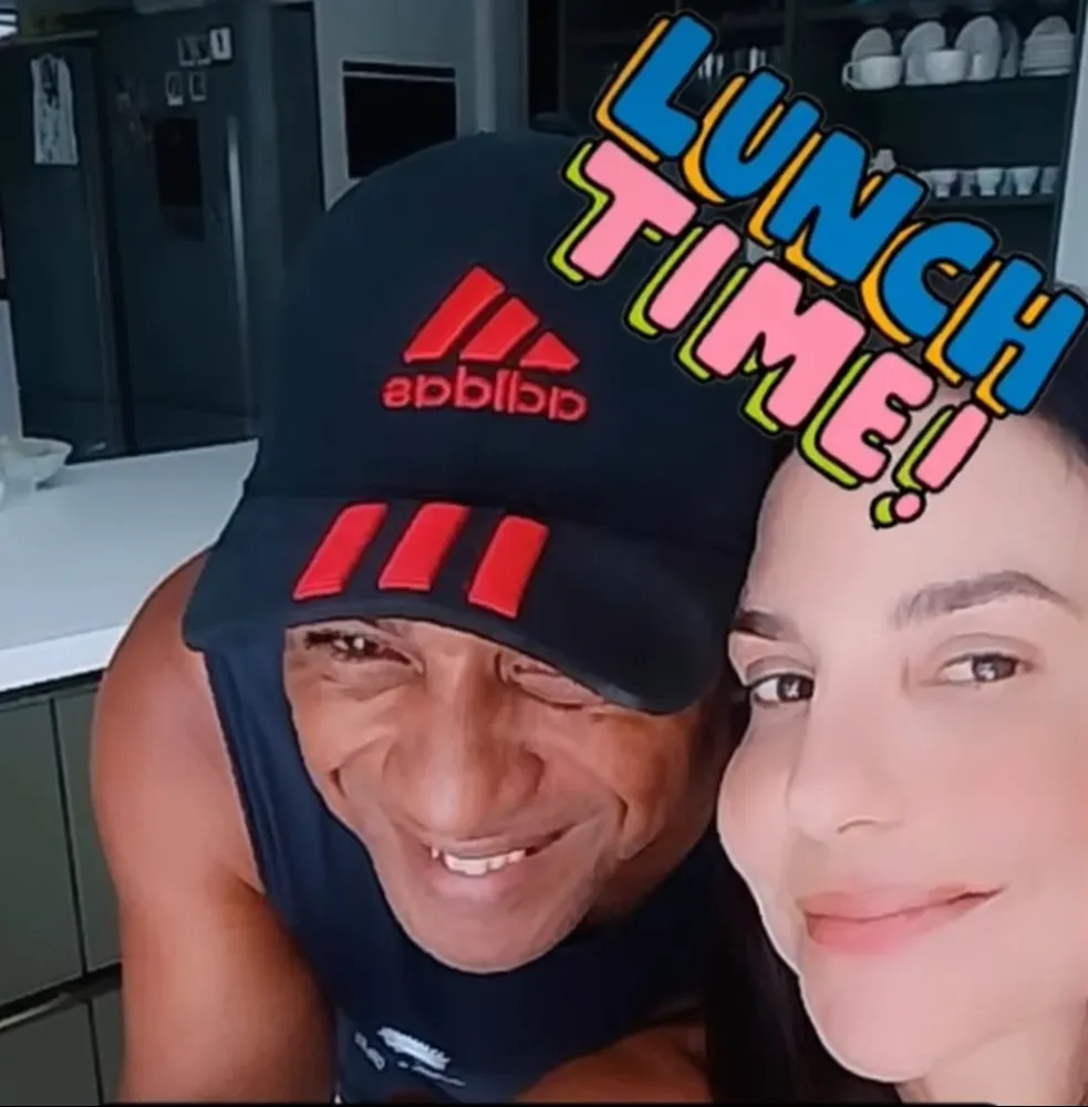 Ivete Sangalo escolhe Imbassaí para o almoço de domingo em família