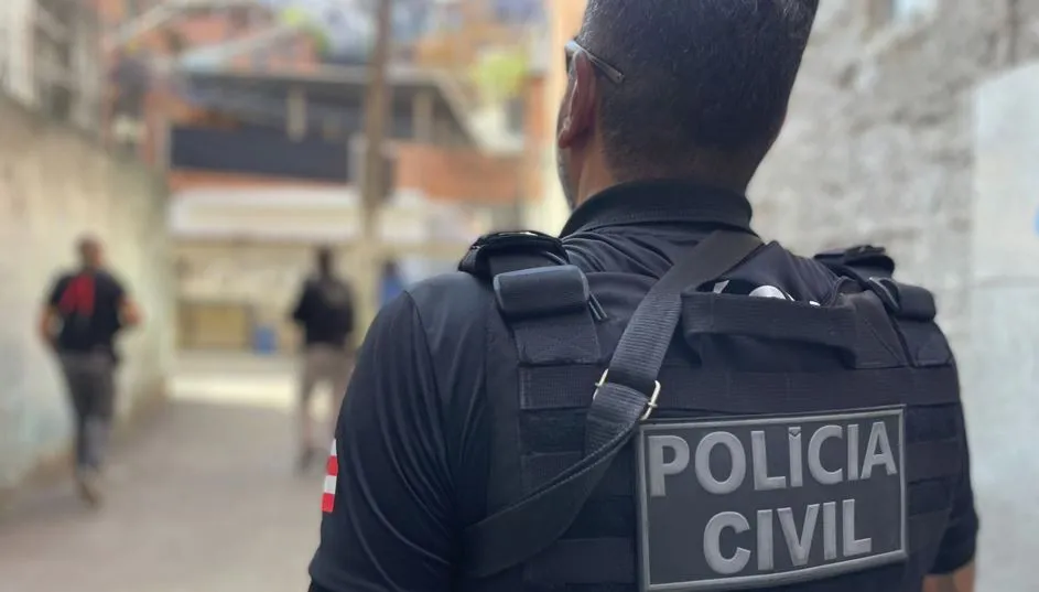 Mulher se joga de carro em movimento para fugir de estupro na Bahia