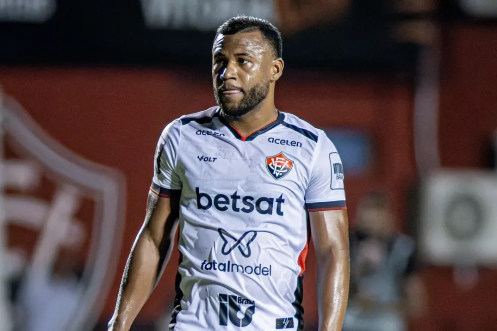 Terceiro cartão amarelo tira Luan de jogo do Vitória contra o Grêmio