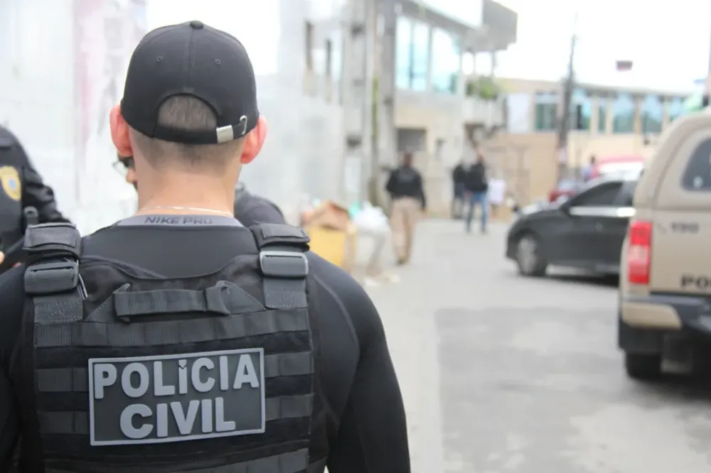Nove homens são presos com seis veículos roubados em Simões Filho