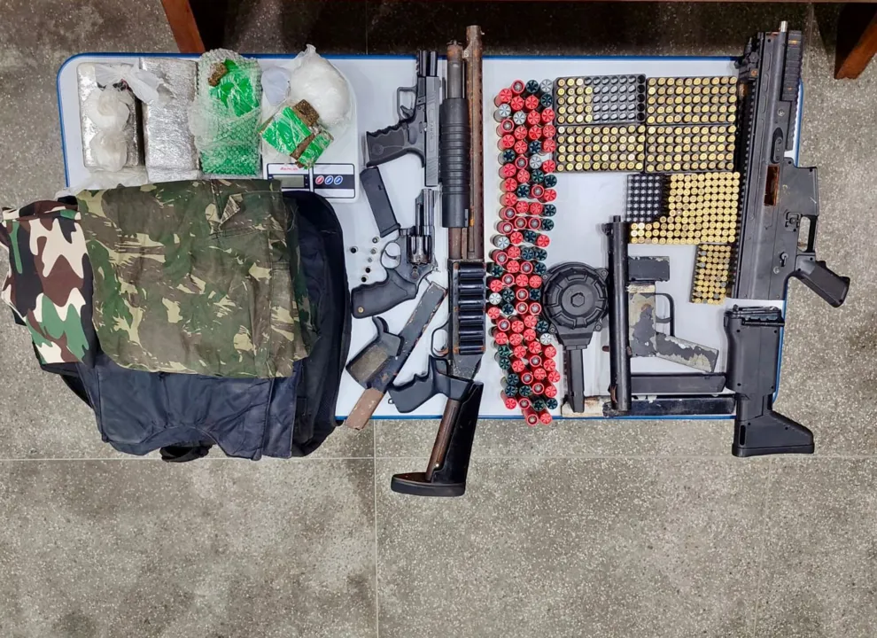PM apreende armas e mais de 400 munições durante operação em Jequié