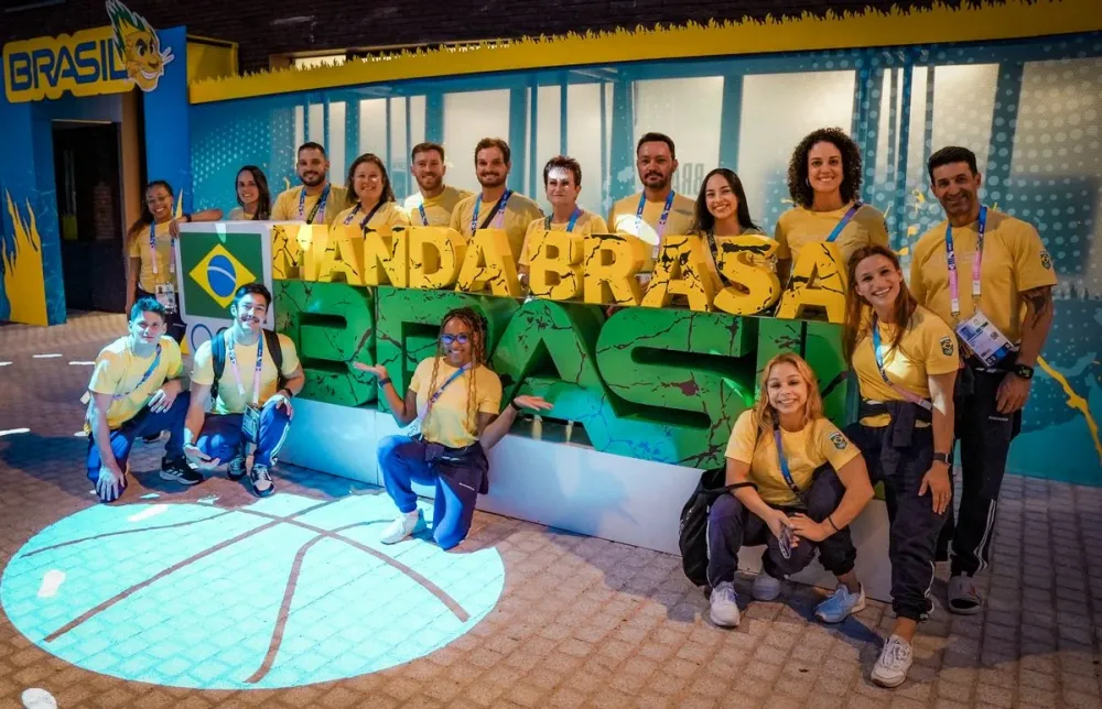 Equipe de ginástica artística é a primeira delegação brasileira a entrar na Vila Olímpica