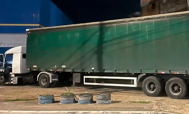 Carga roubada na BR-324 é recuperada em Dias d’Ávila