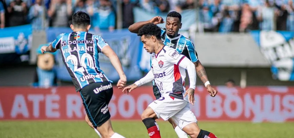 Vitória perde para o Grêmio, amplia sequência negativa e pode terminar rodada no Z-4