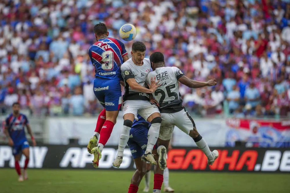 Com estádio lotado, Bahia é surpreendido pelo Corinthians em casa 