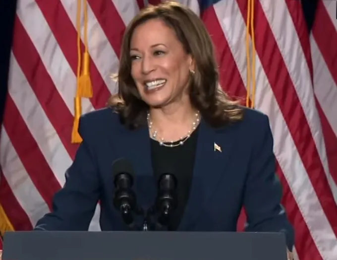 Kamala Harris fala em primeiro comício desde a desistência de Biden