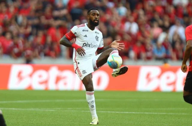 Vitória enfrenta o Flamengo dentro de casa nessa quarta (24)